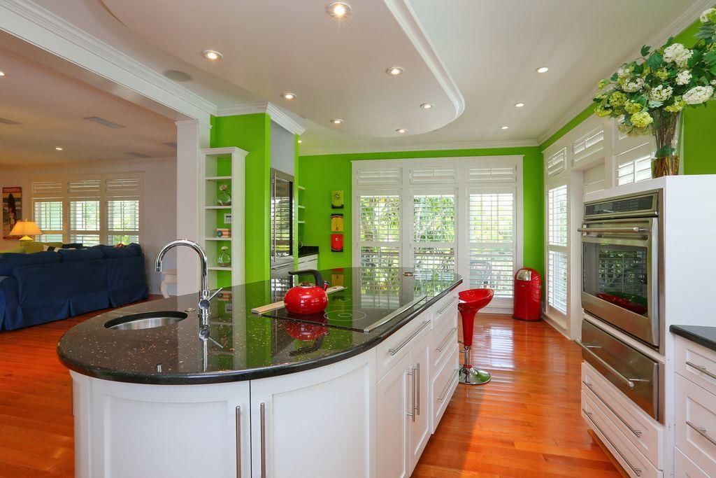 Standard Apartment, 4 Bedrooms | Private kitchen | Fridge, microwave, coffee/tea maker