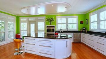 Standard Apartment, 4 Bedrooms | Private kitchen | Fridge, microwave, coffee/tea maker