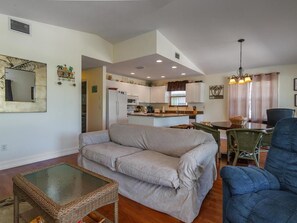 Standard Apartment, 2 Bedrooms | Living room | DVD player