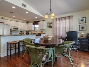 Standard Apartment, 2 Bedrooms | In-room dining