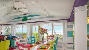 Apartamento estándar, 3 habitaciones | Servicio de comidas en la habitación