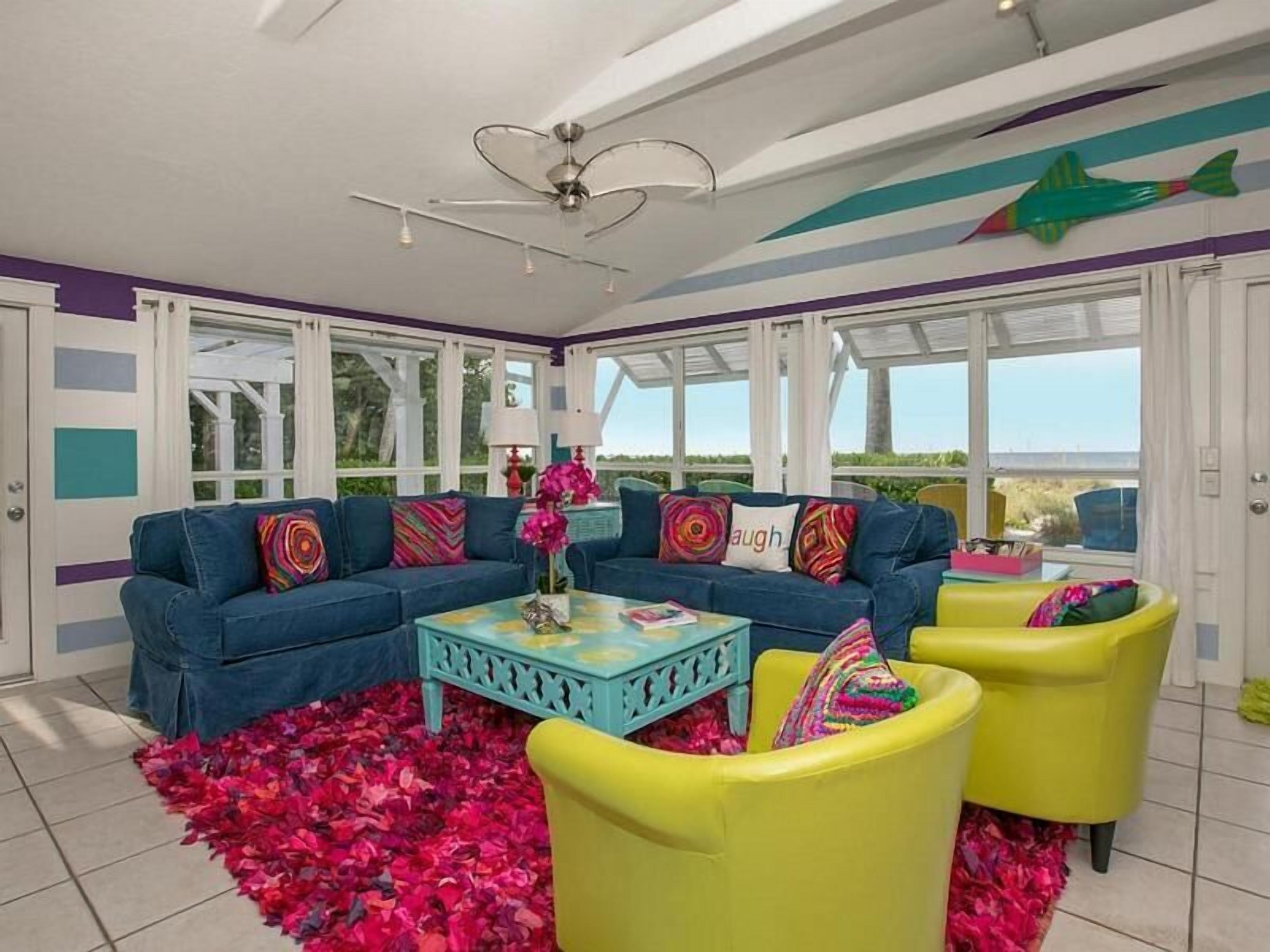 Standard Apartment, 3 Bedrooms | Living room | DVD player