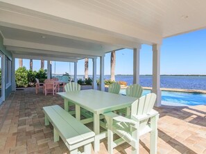 Outdoor dining - Casa Linda (Bradenton Beach)