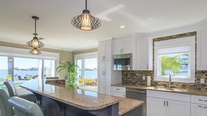 Standard Apartment, 4 Bedrooms | Private kitchen - Casa Linda (Bradenton Beach)