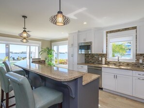 Departamento estándar, 4 habitaciones | Cocina privada | Refrigerador, microondas y cafetera y tetera