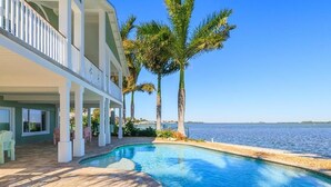 Outdoor pool - Casa Linda (Bradenton Beach)