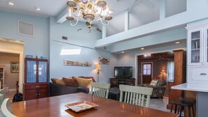 Standard Apartment, 2 Bedrooms | In-room dining - Shumard Cottage (Anna Maria)