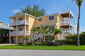 Front of property - La Mer (Anna Maria)