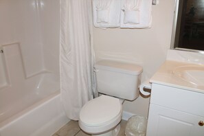 Condo, Multiple Beds (1032 River Crossing) | Bathroom