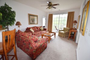 標準公寓, 2 間臥室 | 客廳 | DVD 播放機