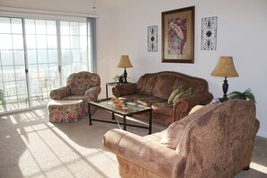 Standard-huoneisto, 3 makuuhuonetta | Oleskelualue | DVD-soitin