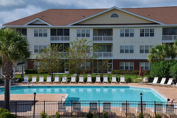 Standard Apartment, 3 Bedrooms | Outdoor pool