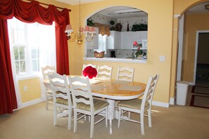 Appartement Standard, 3 chambres | Restauration dans la chambre