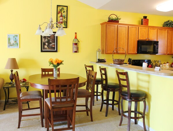 Standard Apartment, 2 Bedrooms | In-room dining