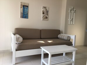 Living area | Flat-screen TV - Unique Galini Oia - Adults Only (Oia)