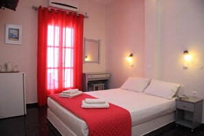 In-room safe, soundproofing, iron/ironing board, free WiFi - Unique Galini Oia - Adults Only (Oia)