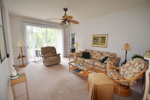 Standard-huoneisto, 2 makuuhuonetta | Oleskelualue | DVD-soitin