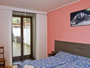 Dobbelt- eller tomannsrom | Skrivebord, barnesenger (inkludert) og wi-fi (inkludert)