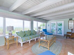 Standard Apartment, 4 Bedrooms | Living area