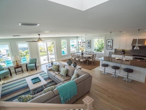 Căn hộ Tiêu chuẩn, 5 phòng ngủ | Phòng khách | Đầu đĩa DVD