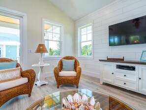 Apartamento standard, 5 quartos | Sala de estar | DVD player