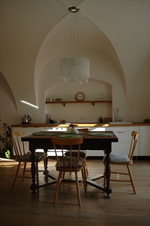 House, 2 Bedrooms, 2 Bathrooms | Private kitchen | Full-sized fridge, microwave, oven, stovetop