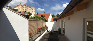 House, 2 Bedrooms, 2 Bathrooms | Balcony