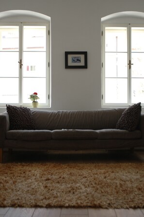 House, 2 Bedrooms, 2 Bathrooms | Living area
