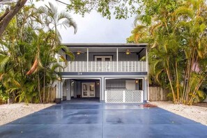 Front of property - Southern Magnolia (Anna Maria)