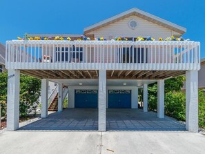 Exterior - Surf s Up (Holmes Beach)