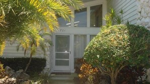 Exterior - Sea Dreams (Anna Maria)