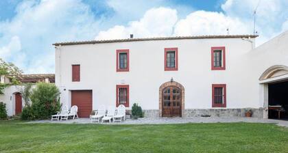 Authentic masía kuuluisalla viinialueella (Penedés).