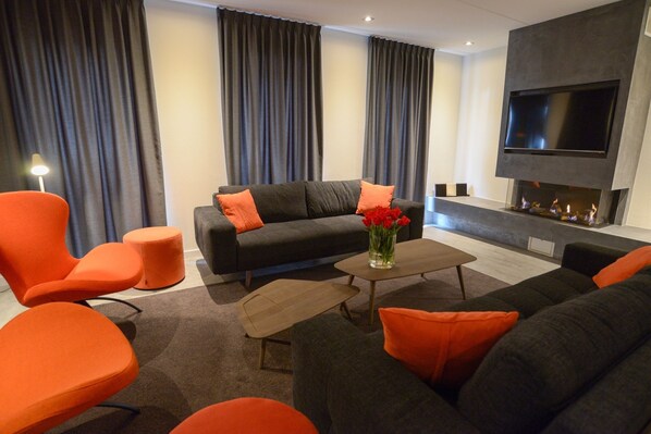 TV, fireplace, DVD player, stereo