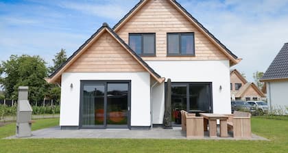 Kaunis huvila pienessä puistossa kansallispuistossa