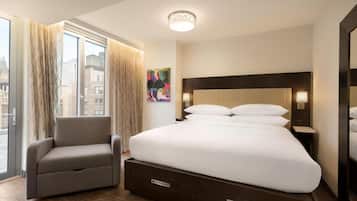 1 King Sky View Balcony | Premium bedding, down comforters, pillowtop beds, in-room safe