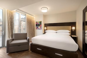 1 King Sky View Balcony | Premium bedding, down comforters, pillowtop beds, in-room safe - Embassy Suites by Hilton New York Manhattan Times Square (New York)