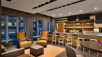 2 bars, lounge dans le hall