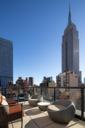 Habitación, 1 cama de matrimonio grande, balcón (Empire State Bldg Skyview) | Vistas desde la habitación