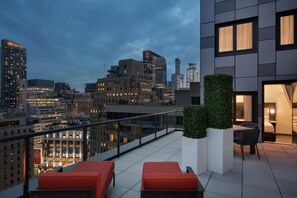 Room, 1 King Bed (Empire Skyview with Terrace) | Vistas desde la habitación
