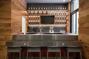 2 bars/lounges, lobby lounge - Embassy Suites by Hilton New York Manhattan Times Square (New York)
