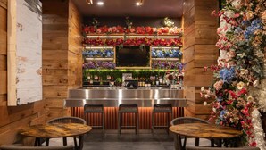A bar area with wooden walls, a bar counter, and multiple seating arrangements. - Embassy Suites by Hilton New York Manhattan Times Square (New York)