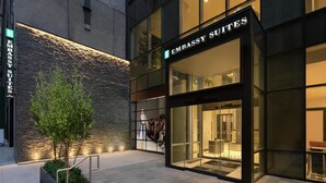 A building with a sign reading 'EMBASSY SUITES' and a large glass entrance. - Embassy Suites by Hilton New York Manhattan Times Square (New York)