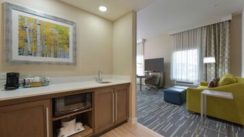 Studio, 1 King Bed, Accessible, Non Smoking (hearing acc) | Minibar