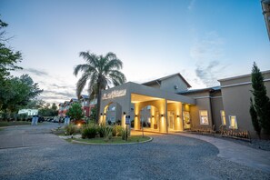 Exterior - Howard Johnson Plaza Villa Carlos Paz (Villa Carlos Paz)