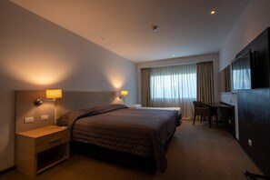 미니바, 객실 내 금고, 책상, 암막 커튼