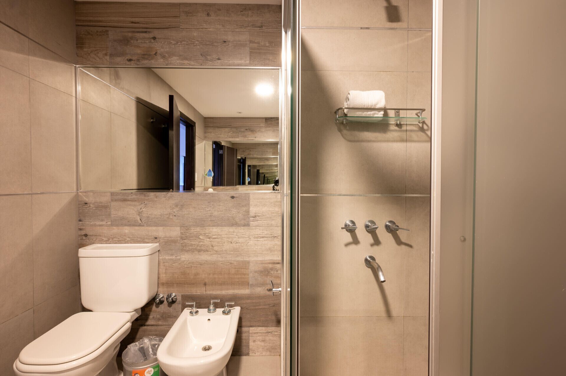Shower, free toiletries, towels