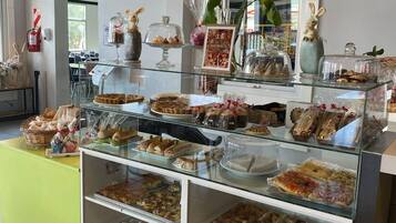 Se sirven desayunos, almuerzos y cenas