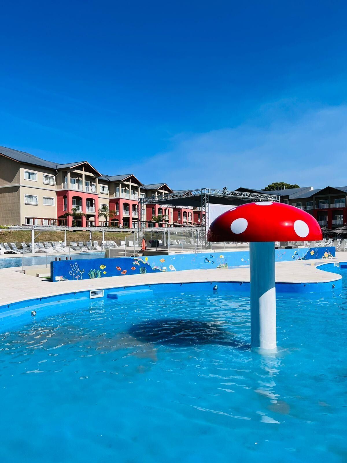 Innenpool, Außenpool, Liegestühle