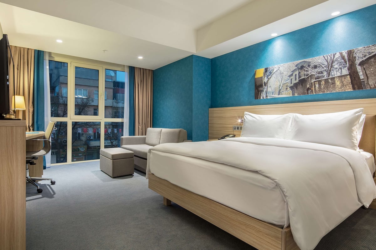 minibar, in-room safe, desk, soundproofing