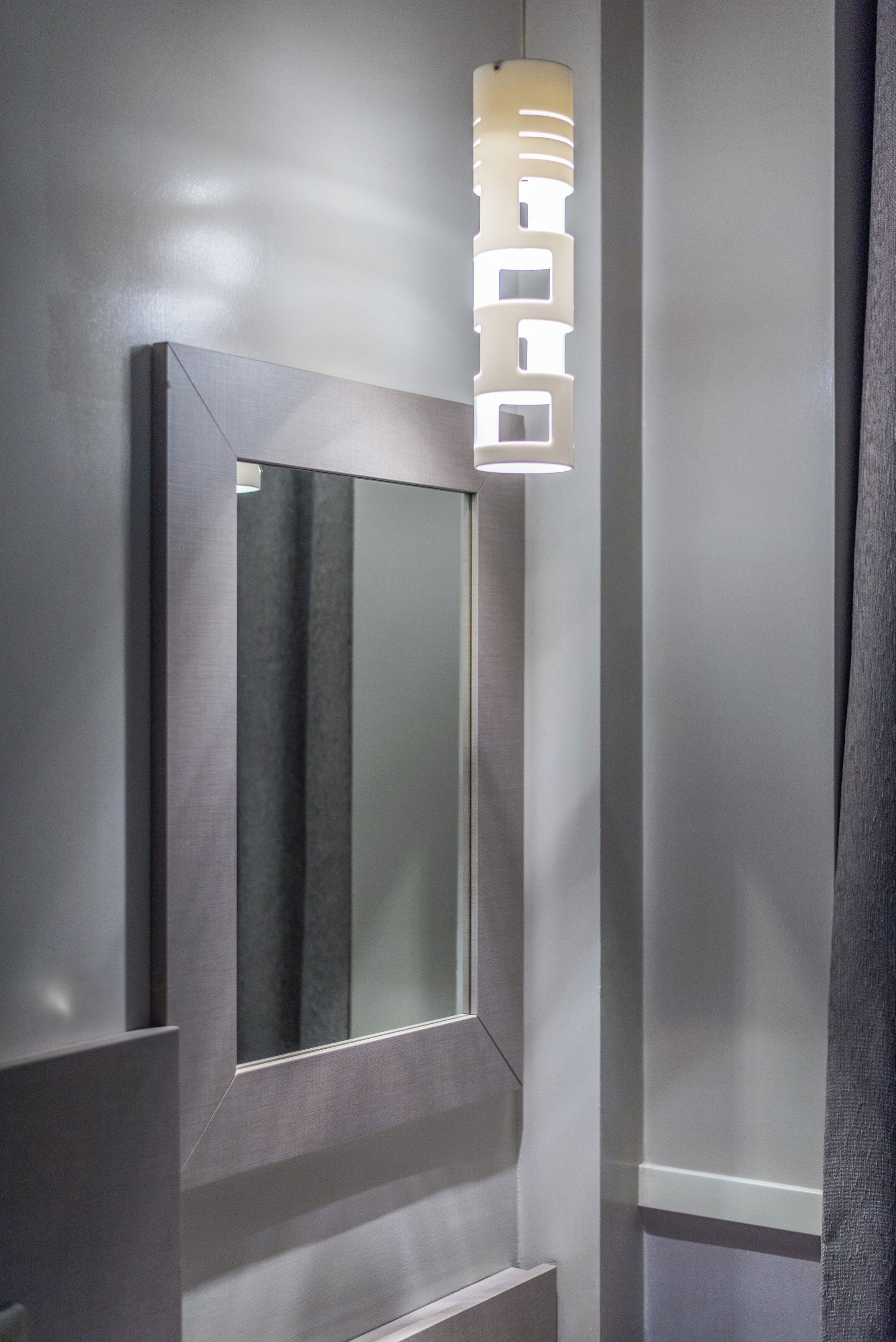 standard double room single use | minibar, individually decorated, individually furnished, desk